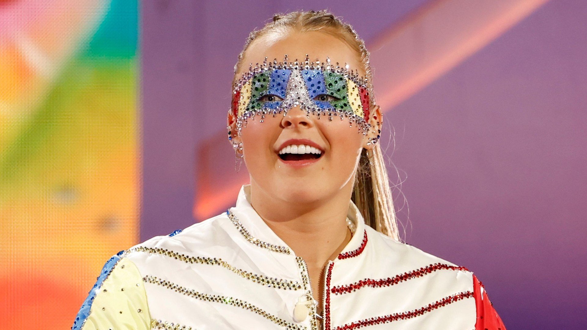 JoJo Siwa’s surprise reaction to Mickey Rourke’s abusive outburst revealed as she quizzes Late & Live audience