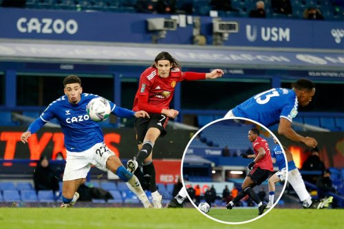Cavani and Martial strike late on to put United into EFL Cup semi-finals