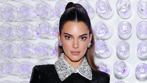 Kendall Jenner flaunts butt in skintight jeans for very close-up photo