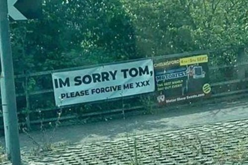 Mysterious banner reading ‘I’m sorry Tom, please forgive me’ on Essex roundabout – leaving drivers wanting to know more