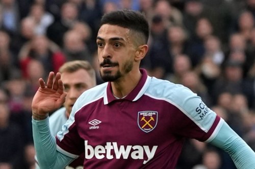 Lanzini shoves James and stares him down after scoring penalty for West Ham