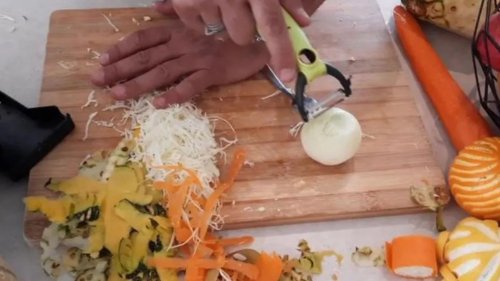 Man shares the simple way he chops onions in basically no time and people are totally blown away