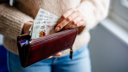 Hundreds of thousands of households given extra time to claim £150 cost ...