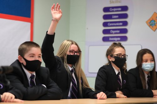 Parents take kids out of school early to avoid Pingdemic & cancel summer holiday