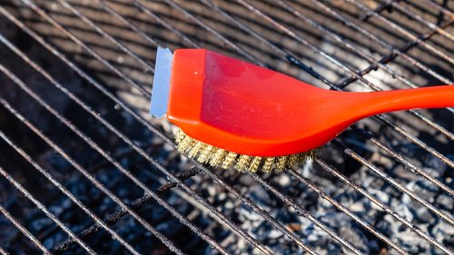 I’m a cleaning expert… my three tricks will make your dirty BBQ sparkle like new including an easy 20p hack