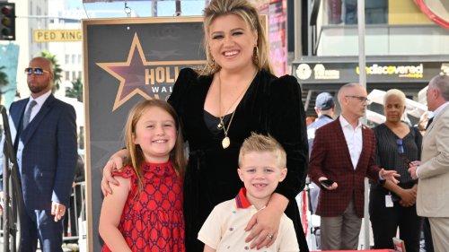 How many children does Kelly Clarkson have?