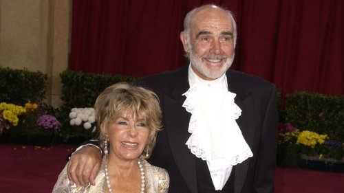 Sean Connery’s widow, 93, and his socialite granddaughter Saskia pose together in bikinis the Bahamas