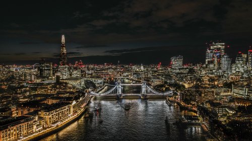 London stuns as its famous landmarks are captured in dazzling night shot