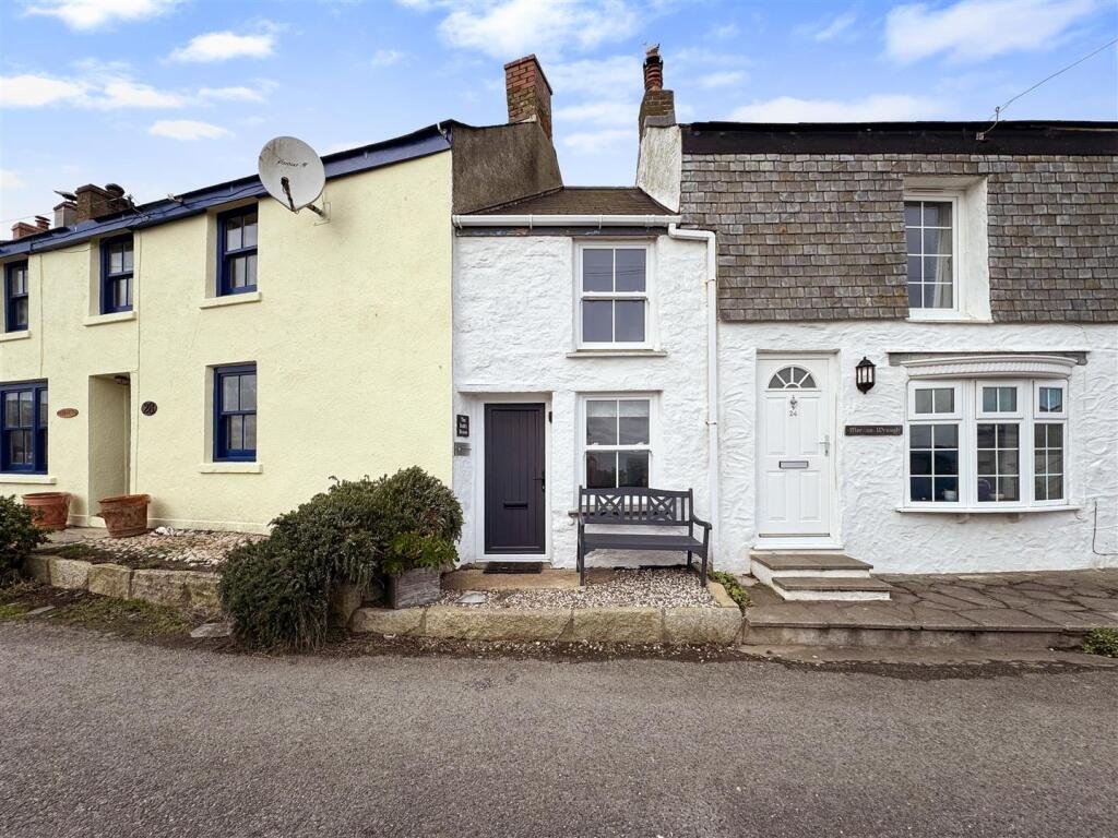‘Britain’s tiniest house’ measuring 3ft-wide hits the market for £235k… but estate agent admits BIG problem for families