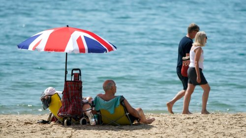 UK weather – Brits to bake through FOUR-WEEK scorcher with glorious 35C sunshine making Britain hotter than Cancun