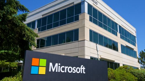 Microsoft warning as tech giant accused of HIDING info in US ‘to appease Chinese censors’