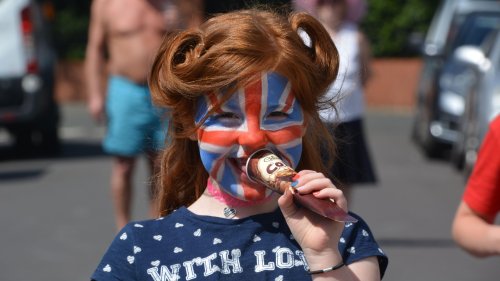 Enter our VE Day street party competition to win £10,000 AND £500 Iceland voucher