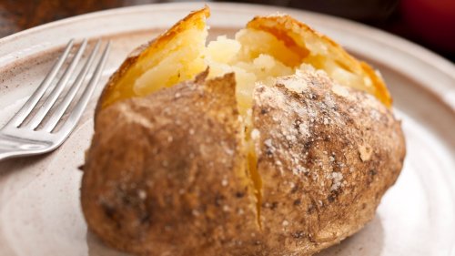 I’m a chef and you’ve been cooking jacket potatoes all wrong – my savvy hack cooks them perfectly in just 20 minutes