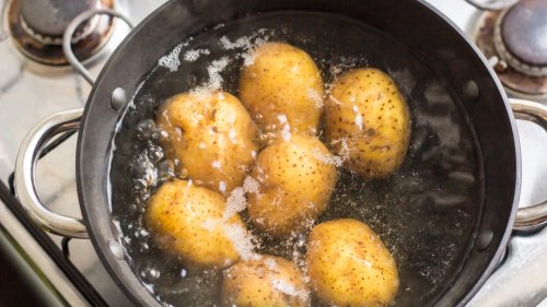 Cooking pros reveals the key ingredient you’re missing when boiling potatoes & it makes them so much better