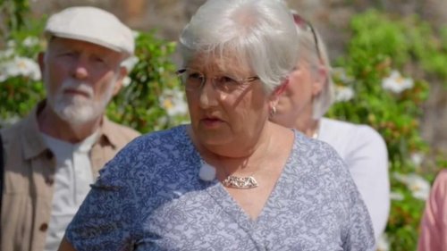 Antiques Roadshow guest speechless as expert reveals her local dealer made BIG mistake with her jewellery