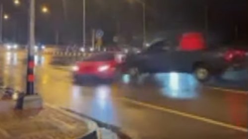 Watch as driver in £200,000 Lamborghini tries pushing in front at a junction but pays the price