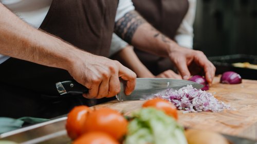Why Chefs Don't Wear Gloves When Making Food