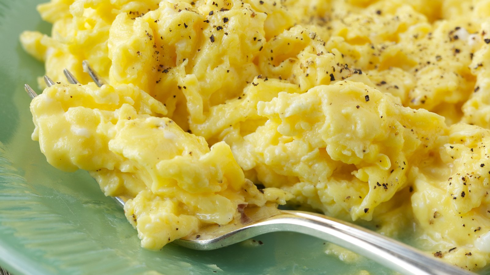 For The Fluffiest Scrambled Eggs You've Ever Tasted, Try These Tricks