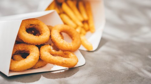 Our Favorite Fast Food Onion Rings Come From A Chain Better Known For Its Sweet Treats