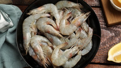 The Red Flag To Look Out For When Buying Shrimp At The Grocery Store