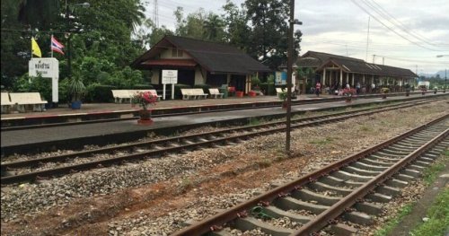 Train hits car, killing young girl in South Thailand