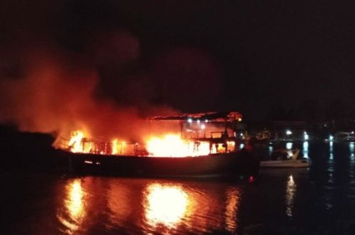 Tour boat ablaze in central Thailand