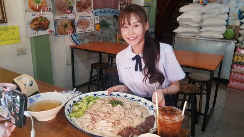 Taiwanese woman wins 3kg chicken rice eating challenge in Bangkok