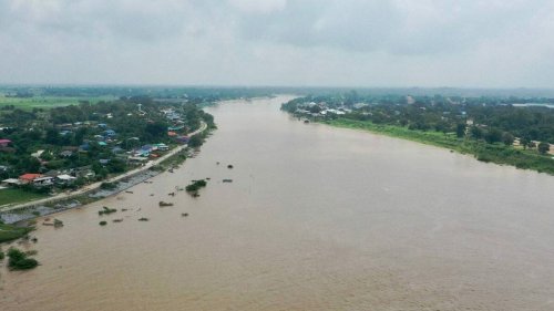 Flood warning issued for 10 provinces and Bangkok as heavy monsoon rains threaten Chao Phraya River