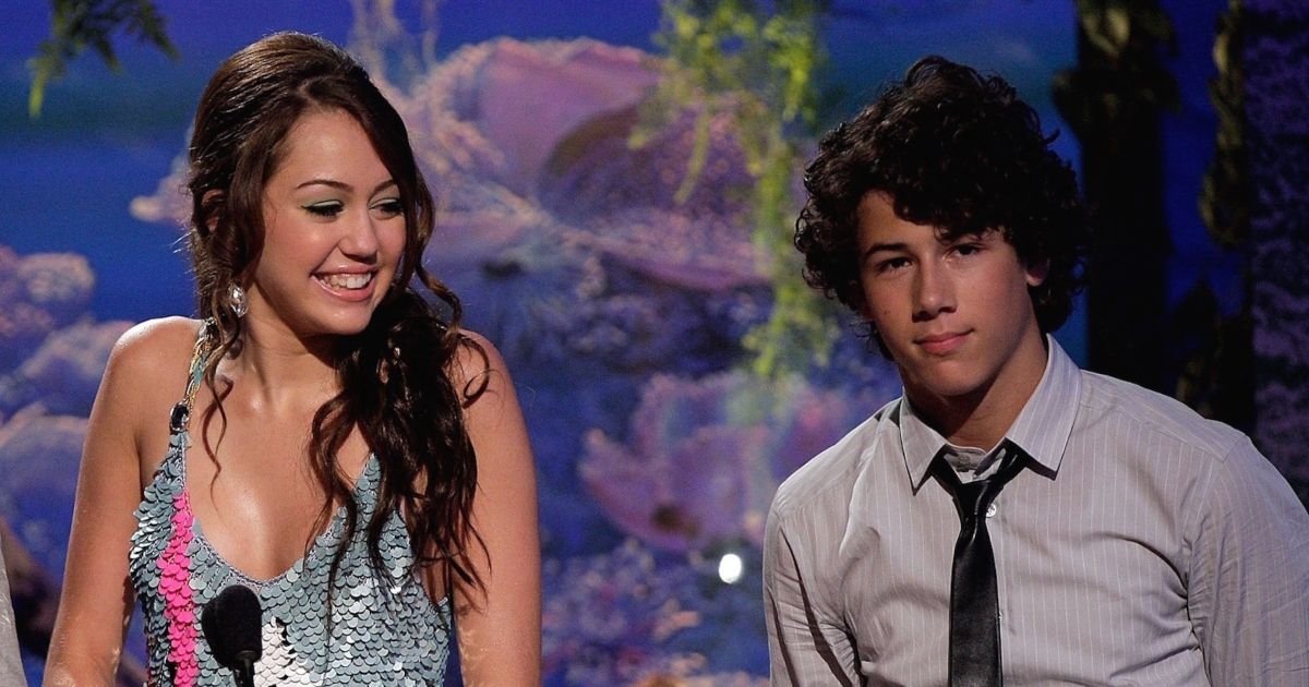 Miley Cyrus Shared An Old Picture With Nick Jonas And Fans Are Going Crazy