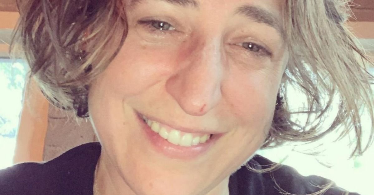 Mayim Bialik's 'I Woke Up Like This' Look Is 100% Relatable