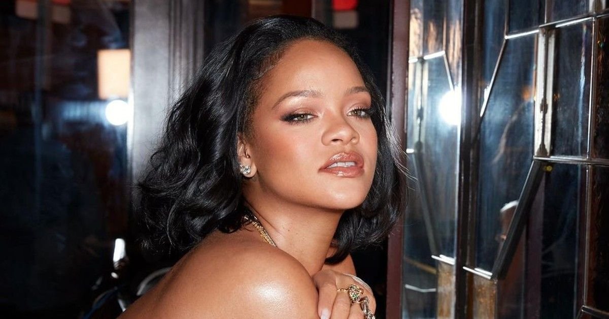 Fans Predict Rihanna’s Savage X Fenty Stores Will Put Victoria’s Secret Out Of Business