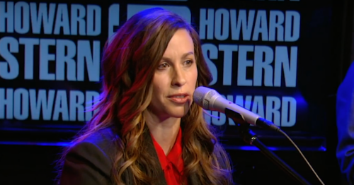 Alanis Morissette Admitted This About Her Experience With Taylor Swift