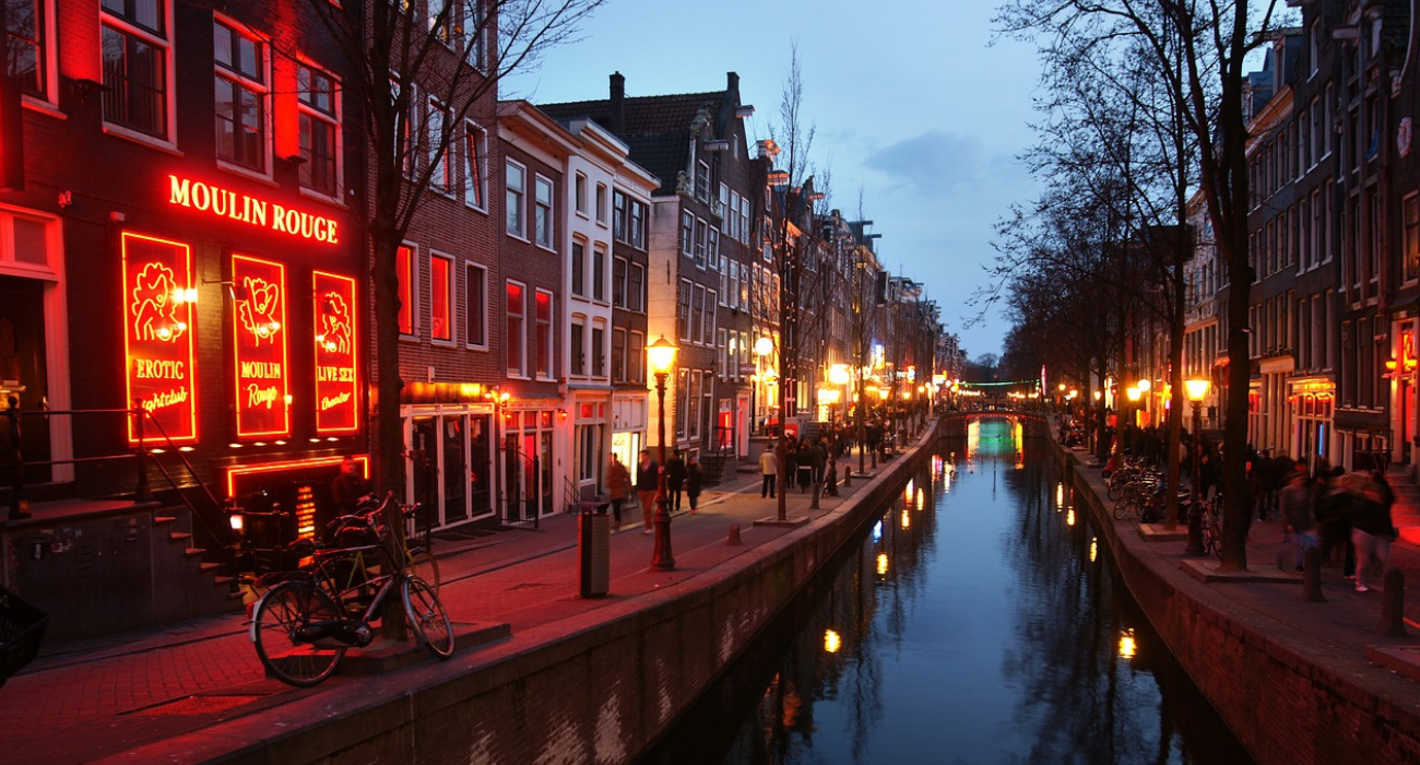 What To Know About The Red Light District In Amsterdam (Besides What You Probably Already Knew)