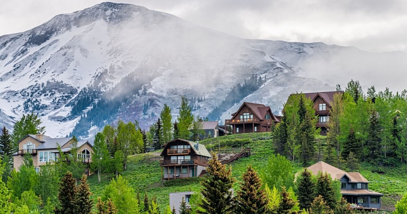 Any Of These Colorado Towns Would Be Perfect For Cozying Up In The Winter