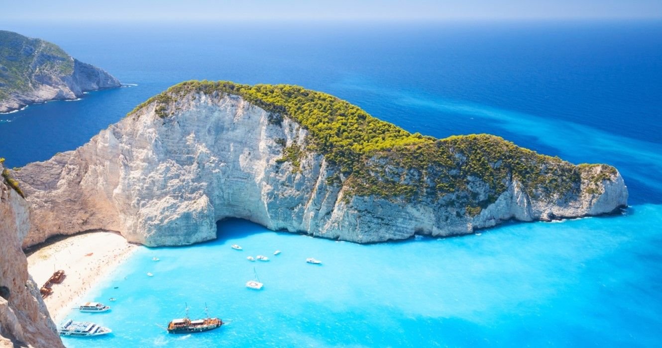 10 Most Spectacular Honeymoon Destinations In Greece