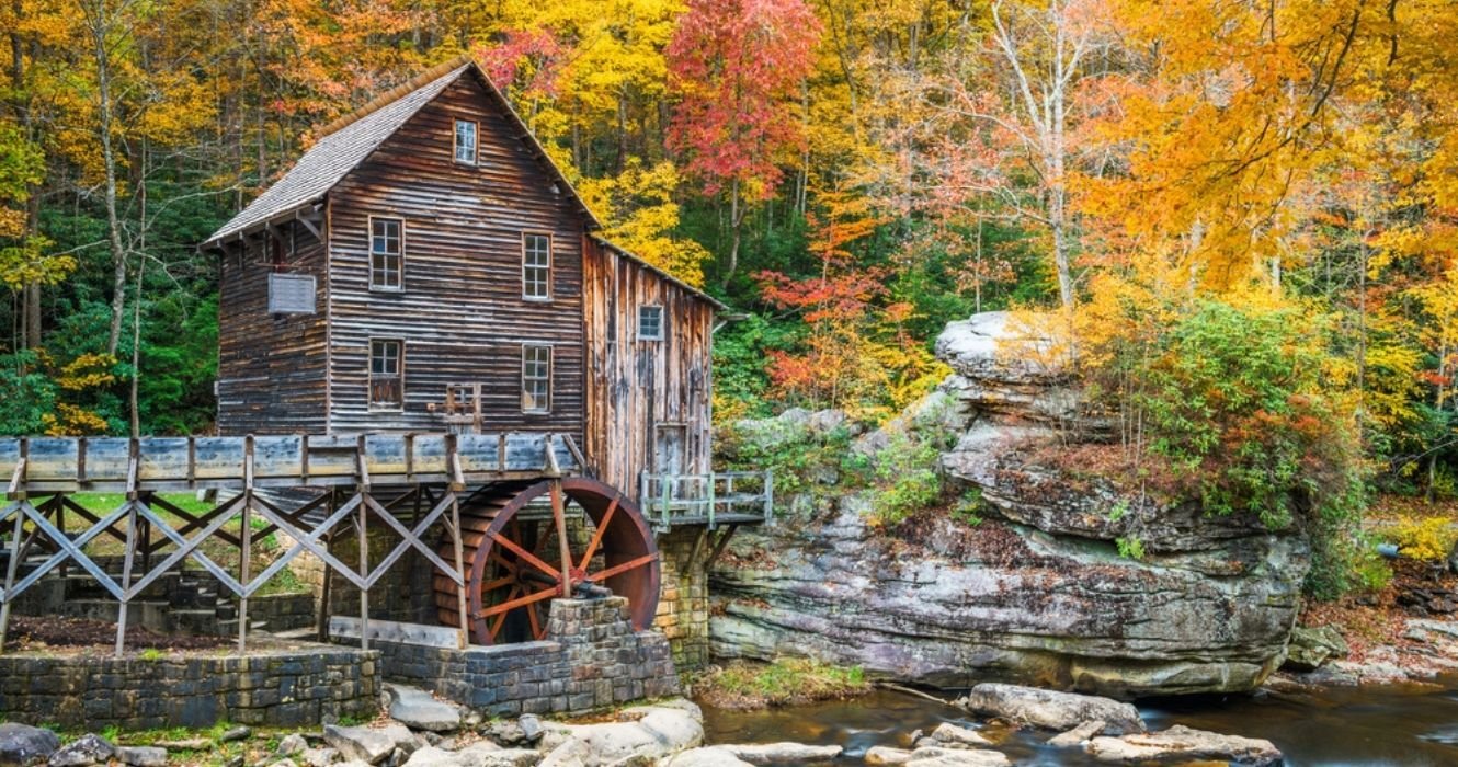 A Guide To The Best Fall Foliage Spots In West Virginia For Leaf Lovers