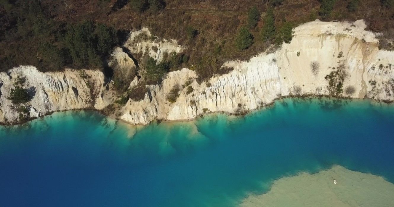 Lac Bleu De Guizengeard: Discover The Brilliant Blue Lakes In France's Charente Region