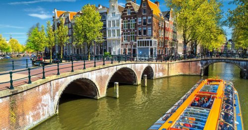 10 Places To Stay In Amsterdam For First Timers