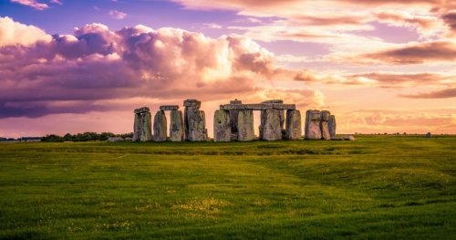 Here's What It's Like To Celebrate The Solstice At Stonehenge (The Authentic Way)