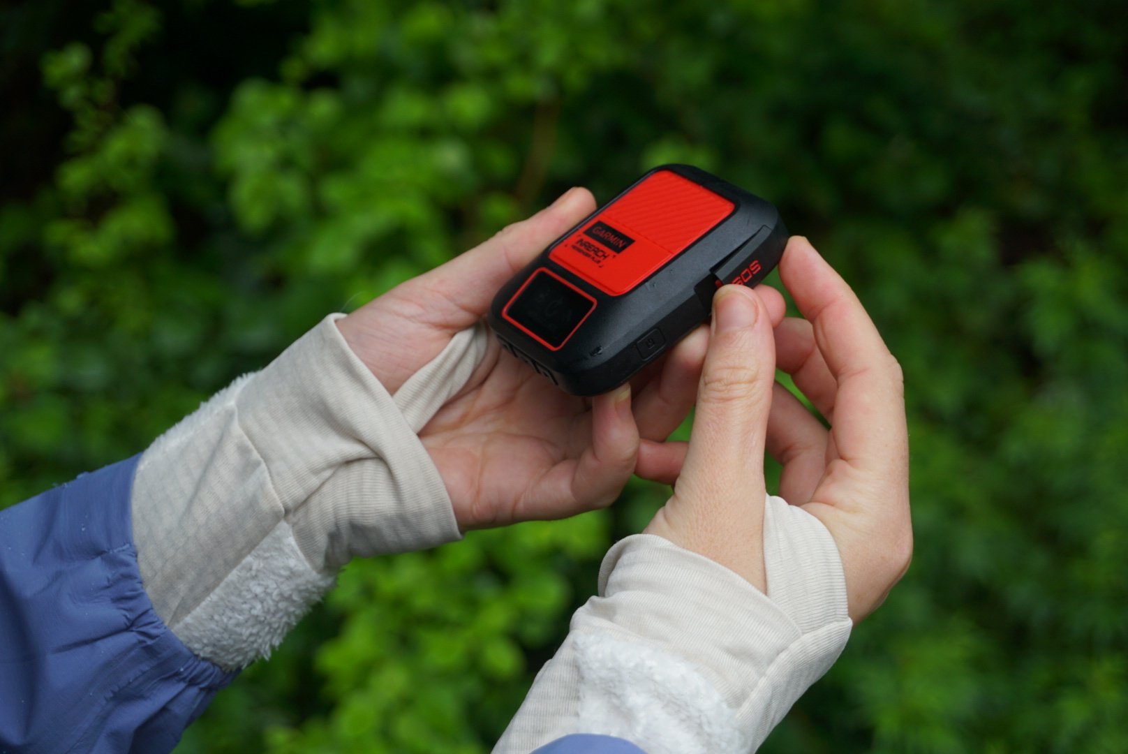 This Garmin Satellite Device Lets You Send Photos and Voice Memos Without Cell Service