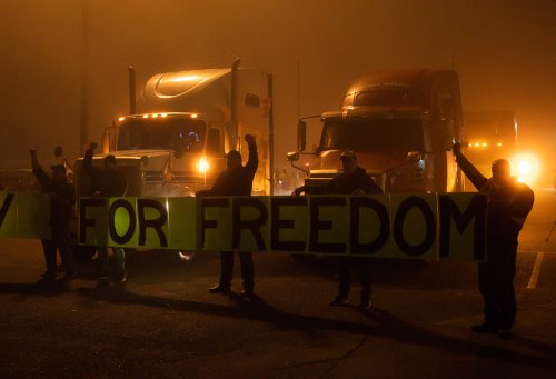 Who's Fuelling the Truckers Protesting Vaccine Mandates? (in Analysis)