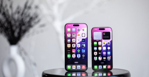 Trump threatens Apple with a 25 percent iPhone tariff