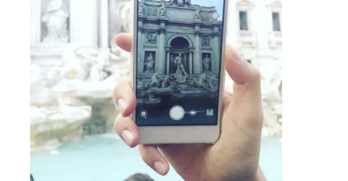 This video proves we’re all just taking the same Instagram pictures