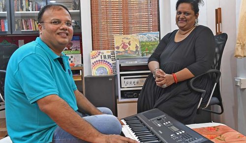 Love vintage Hindi film songs? Log in to an online music club