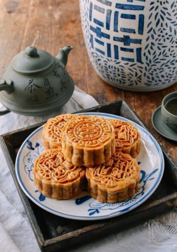 10 Traditional Mid-Autumn Festival Foods