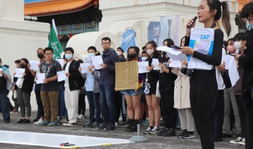 'We’re all the same': Taiwanese stand in solidarity with Chinese 'white paper protests'