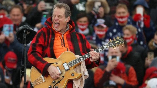 Ted Nugent Incites Violence at Trump Rally: Go ‘Berserk on the Skulls of Democrats’ (Video)