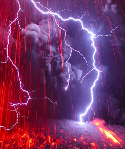 Terrifying Volcanic Lightning Photographed by Martin Rietze — Colossal