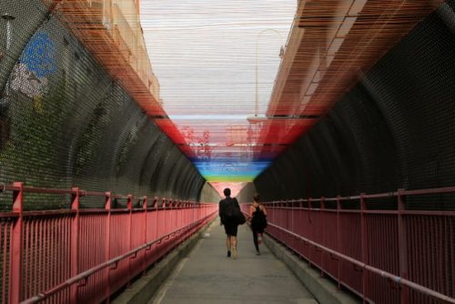 HOTTEA Blankets the Williamsburg Bridge in a Rainbow of Thread — Colossal