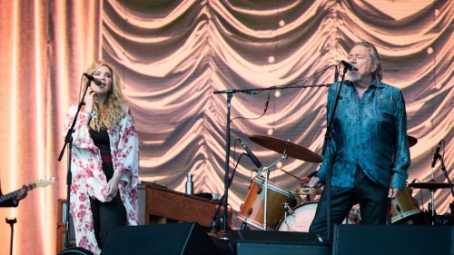 Glastonbury 2022 Day One: Robert Plant & Alison Krauss, Billie Eilish And More - Dig!